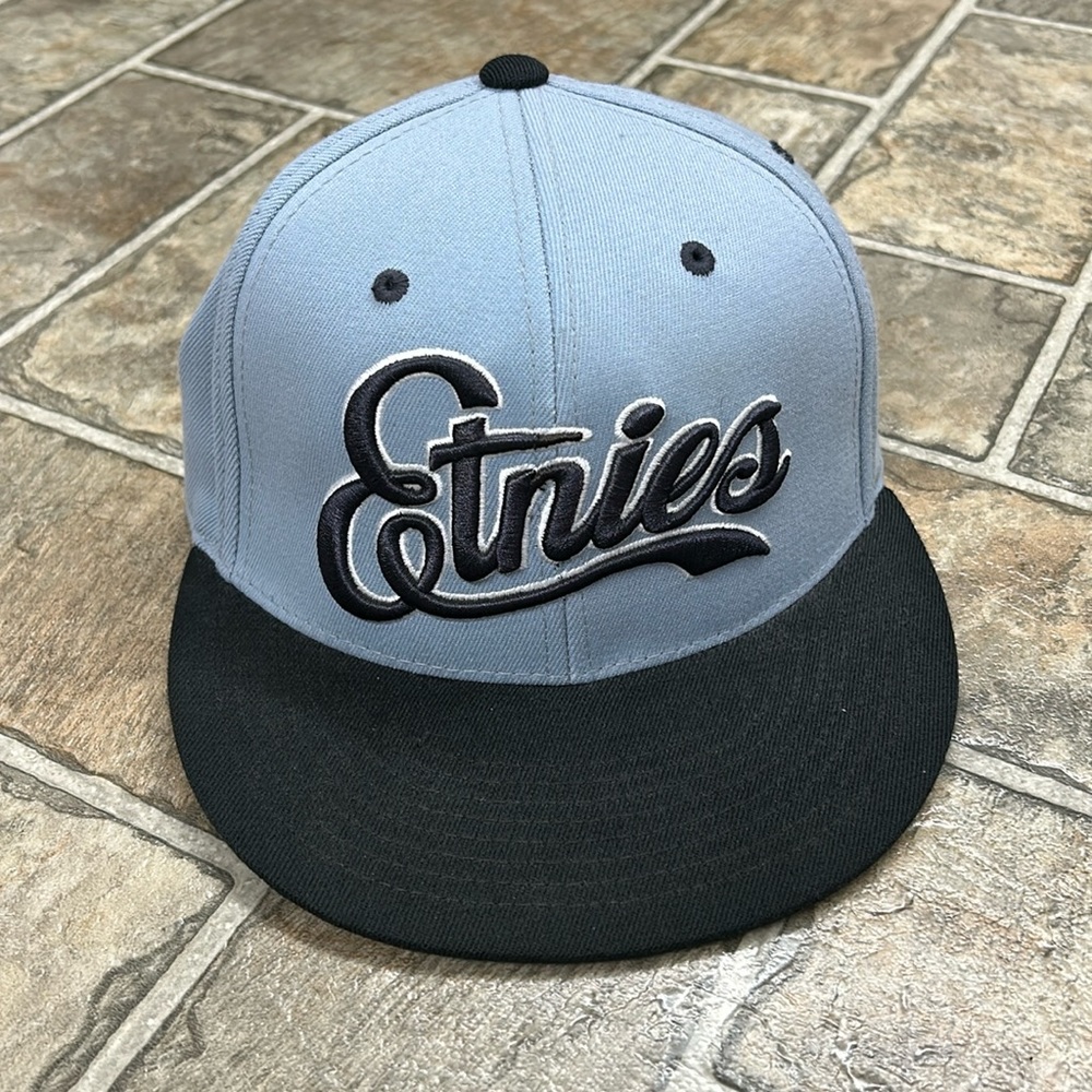 Etnies Flat Brim 210 Fitted Flex fit Hat Cap, Blue/Grey Size 6 7/8 - 71/4